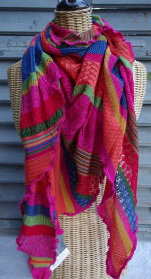 Preview: Invero Dreiecktuch Kyra karneval gewickelt, einhüllend auf Kleiderpuppe